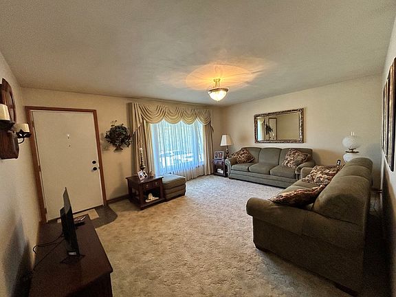 3rd image of 68 Skyview Lane