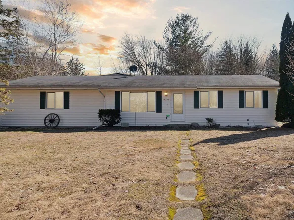 12225 Snowview Ln, Freeland, MI 48623