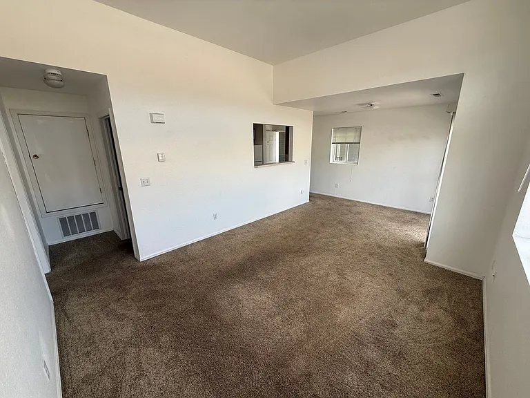 565 Redcliff Cir — Photo 5