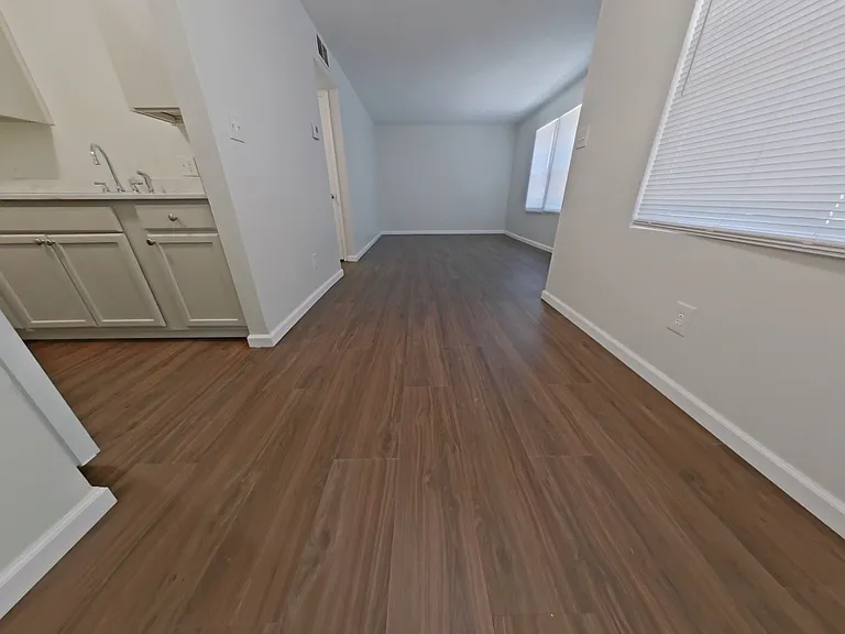427 S Main St #5 — Photo 6