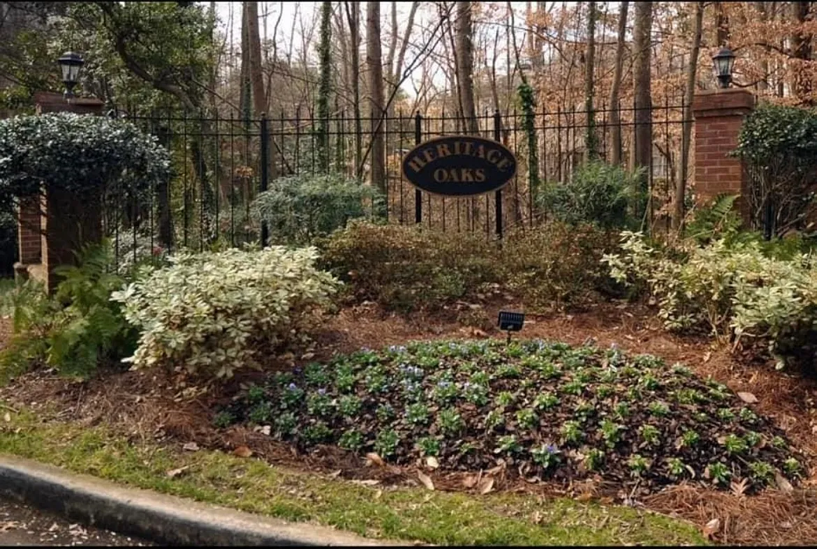 Bainbridge Dr, Atlanta — Photo 2