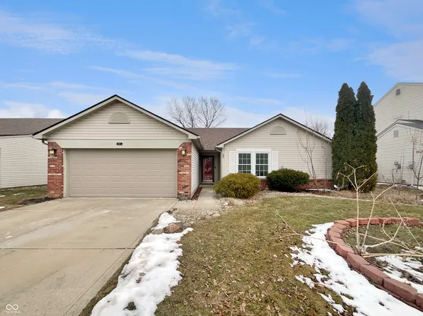 307 Beacon Point Ln, Fortville, IN 46040