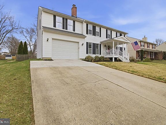 2nd image of 402 N Shamrock Rd