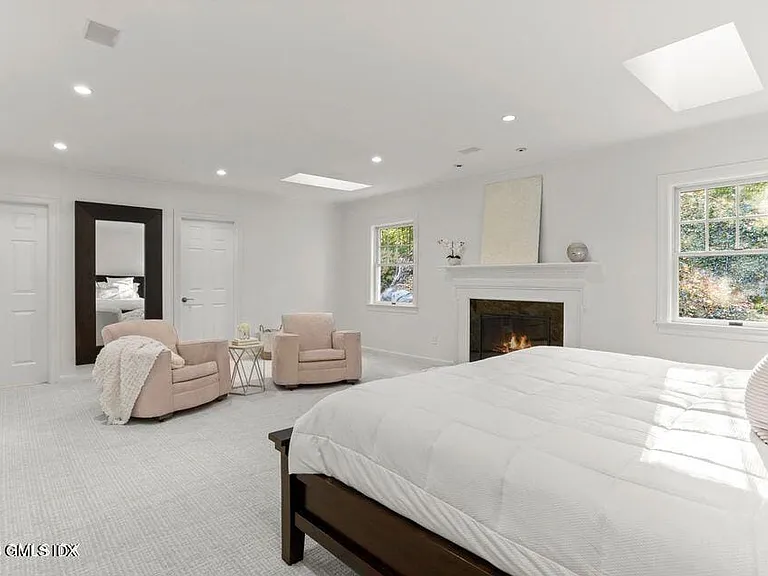 26 Round Hill Rd — Photo 18