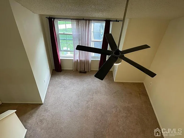 9 Carrie Ct — Photo 6