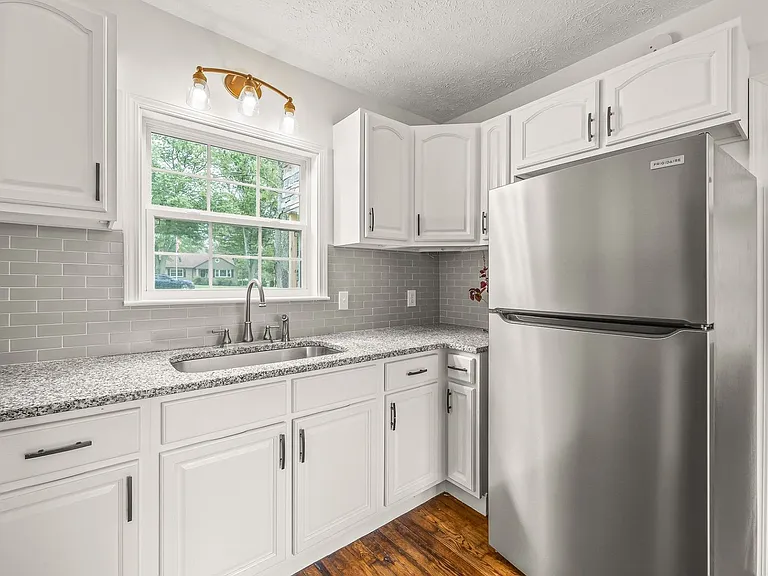 1028 Womack Ave — Photo 5