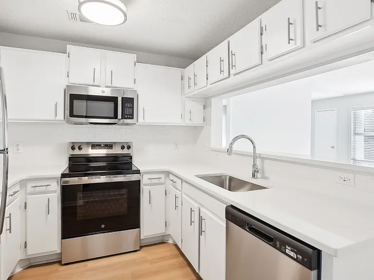Cambridge Park Apartments — Photo 70