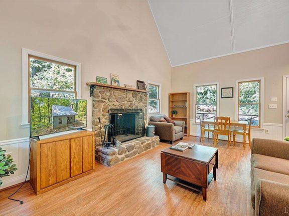 2nd image of 7876 Peaks Rd