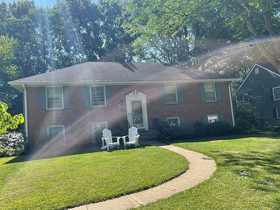 2nd image of 8421 Crown Pl