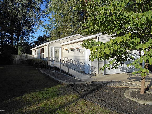 2nd image of 470 Lakeshore Blvd