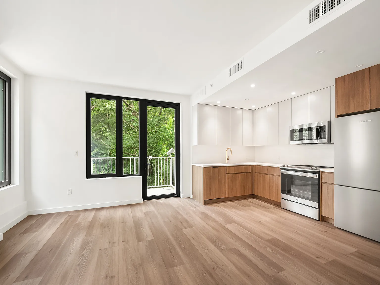 55 Dash Place — Photo 3