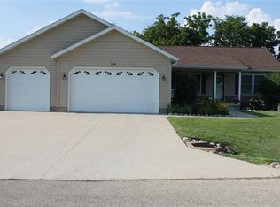 208 Pheasant Ridge Dr, Albany, IL 61230