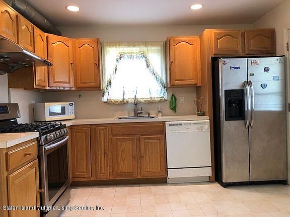 2nd image of 519 Bedford Ave