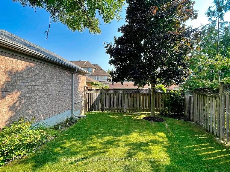 69 Selkirk Dr — Photo 30