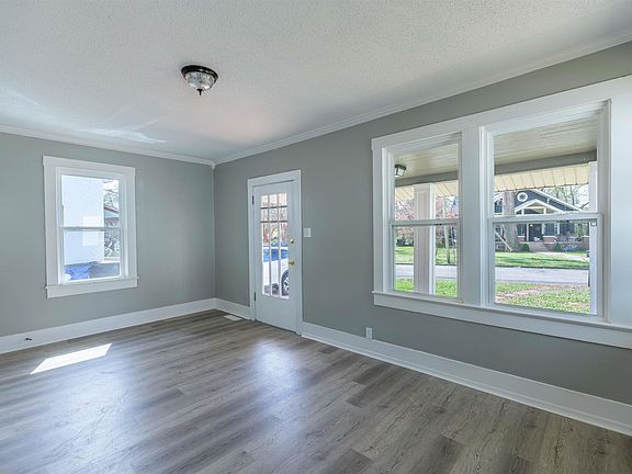 4th image of 746 Meridian St