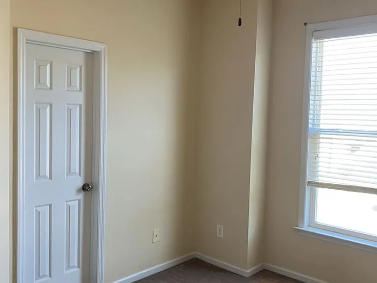 402 Glenhaven Ln — Photo 16