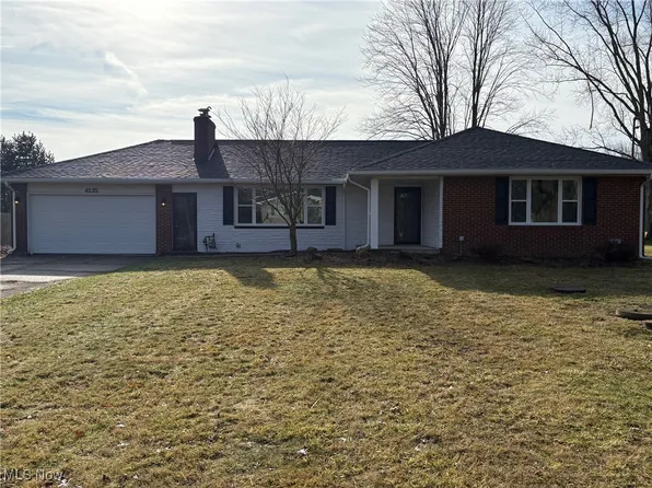 4135 Leavitt Dr, Warren, OH 44485