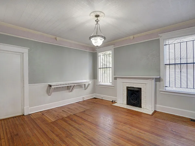 631 West 37th St — Photo 14