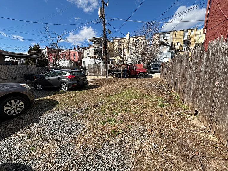 221 Hudson St — Photo 2