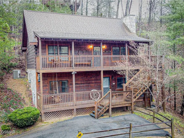 710 Golden Eagle Way, Pigeon Forge, TN 37863