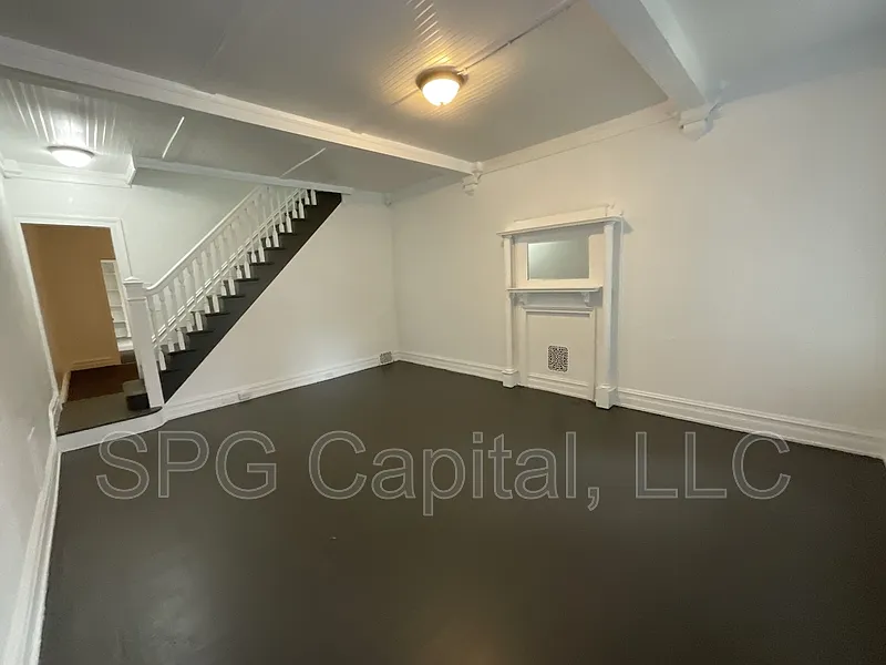 5 bed, 1.5 bath, 2011 sqft, $1,495 — Photo 2
