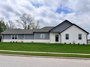 3692 W Overland St, Springfield, MO 65807