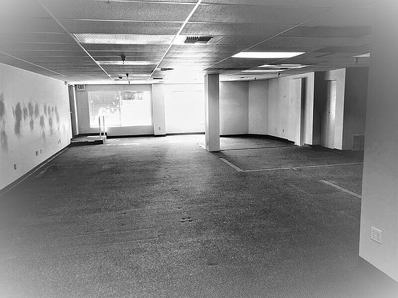 4th image of 9425 35th Ave NE #D