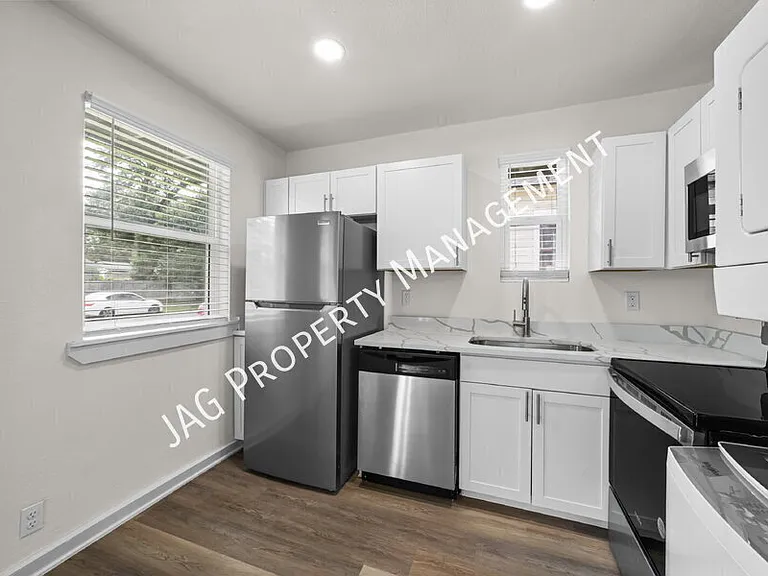 1078 Day Ave — Photo 4