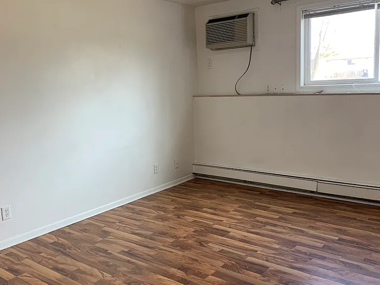 310 NW State St #4 — Photo 3