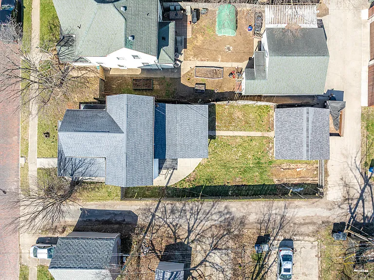 1420 Holly Ave — Photo 23