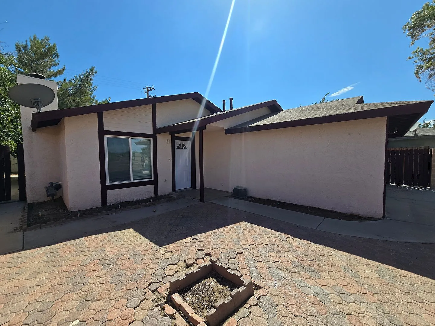 Place 633 W Ward Ave — Photo 3