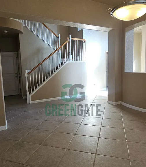 571 Zurich Dr — Photo 15