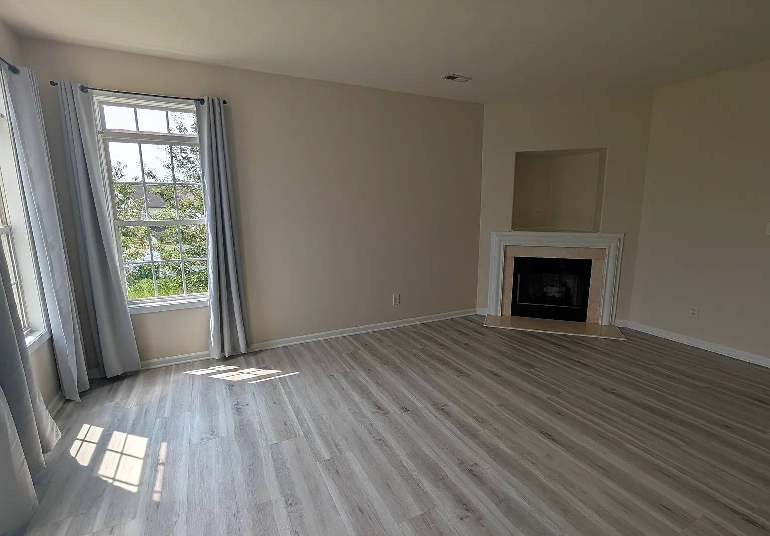8601 Sawleaf Ct — Photo 3