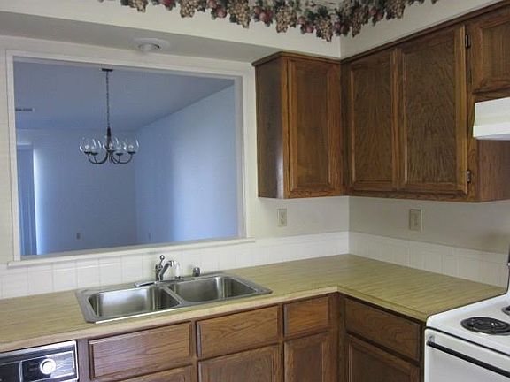 3rd image of 3 Eleanor Ln