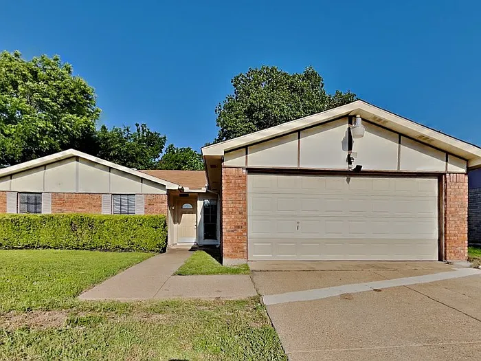 7409 Whitewood Dr — Photo 1