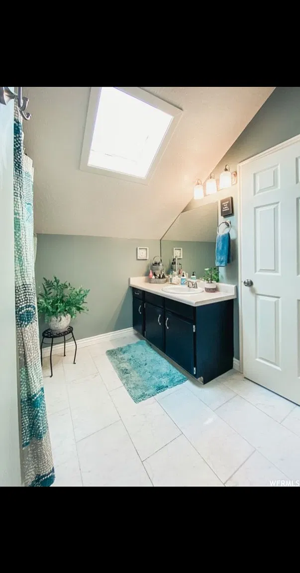 2 bed, 2.5 bath, 1800 sqft, $1,799 — Photo 4