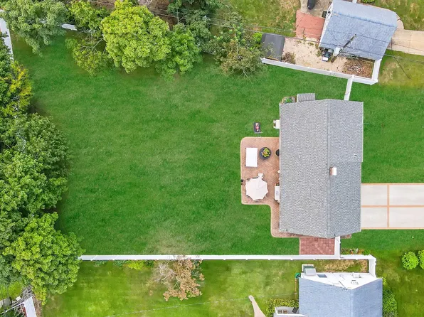 4 Target Lane, Levittown, NY 11756