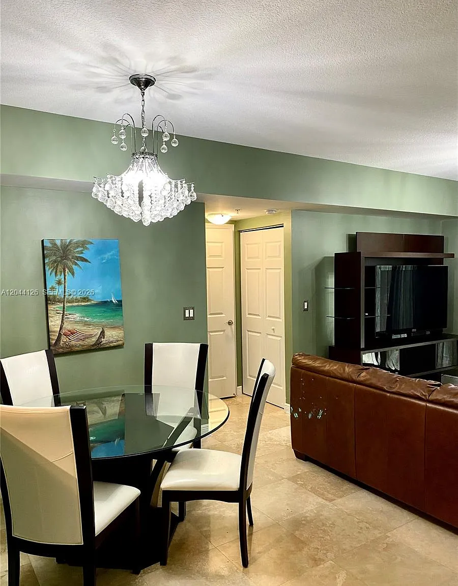 Duo Condominium West — Photo 1