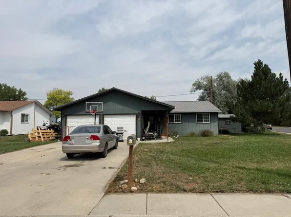 610 6th Street Ct, Lander, WY 82520