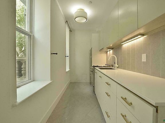 5th image of 50 Orange St APT 4C