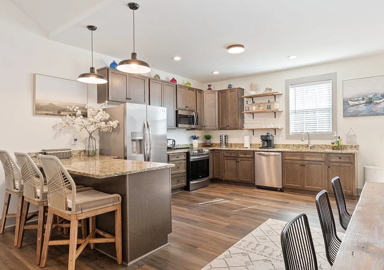 3 bed, 1761 sqft, $2,400 — Photo 3