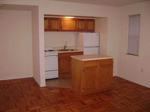 3rd image of 518 E Town St APT 521