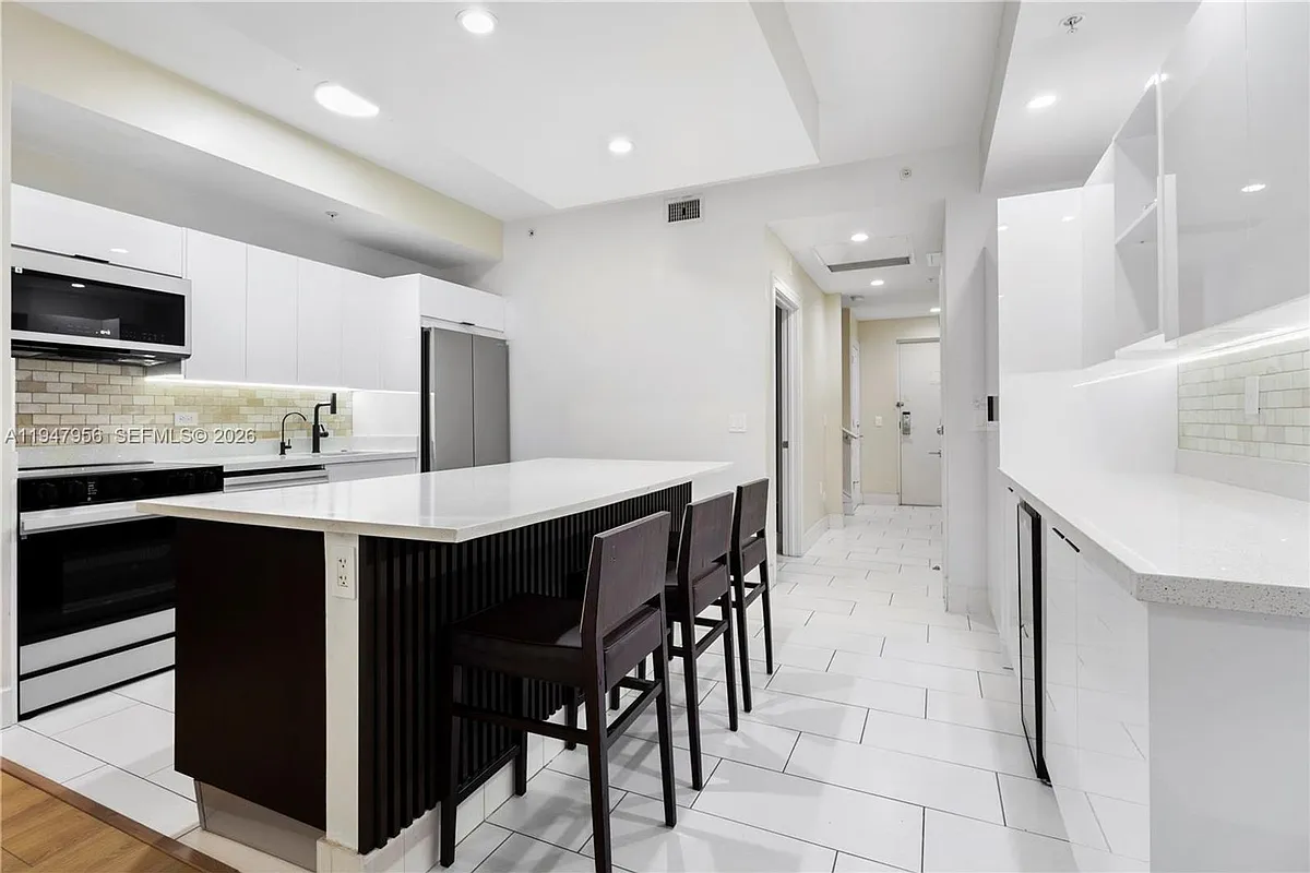 Building Photo - 5300 NW 87th Ave #1212