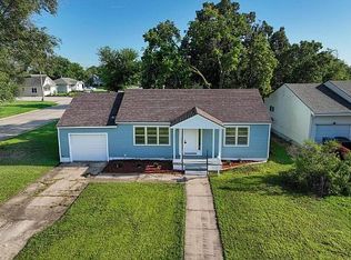 1002 E 8th St, Newton, KS 67114