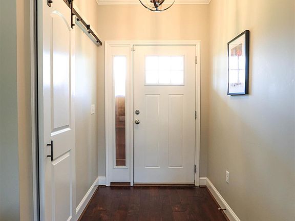 3rd image of 112 Chloe Dr