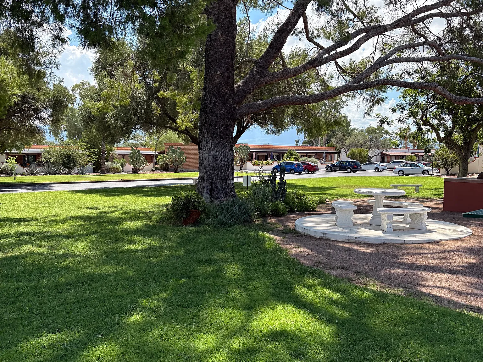 2 bed, 697 sqft, $1,200 — Photo 2
