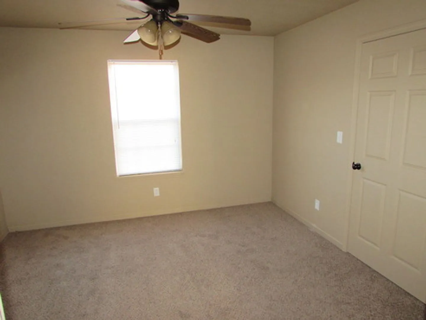 7607-MF4-E4 — Photo 2