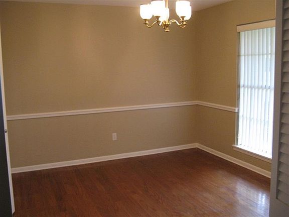 4th image of 900 Jeffery Dr