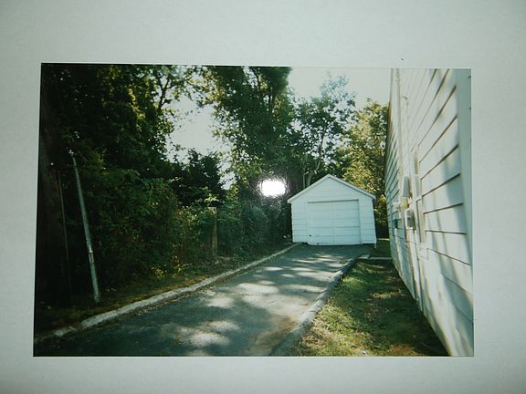 3rd image of 1606 Oak Hill Dr