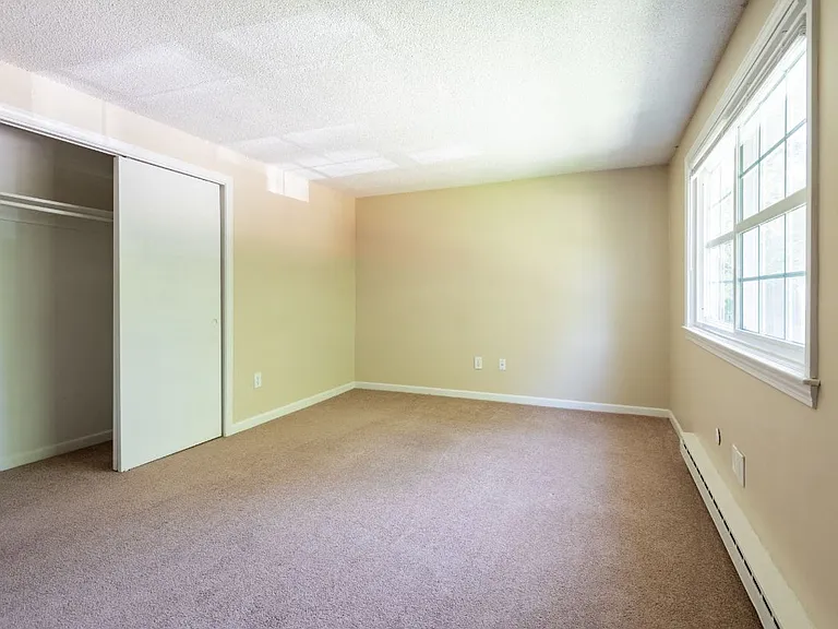 Yarmouth Green Apartment Homes — Photo 11